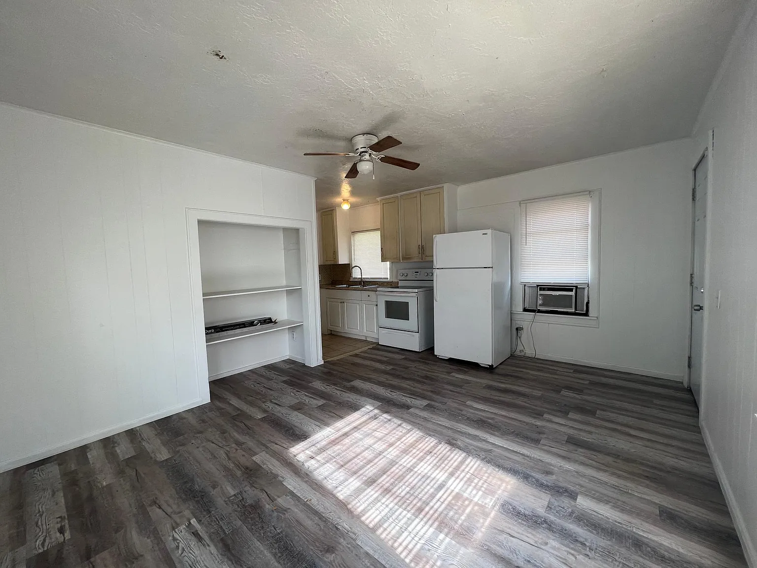 505 37th Avenue Dr E — Photo 4