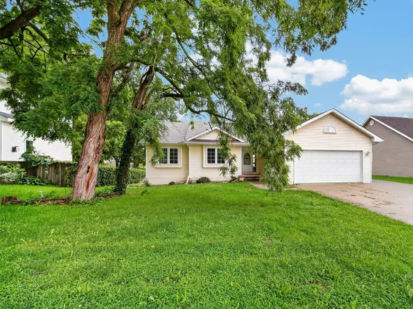 5400 Schweiker Dr, Pleasant Hill, IA 50327