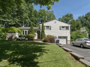 109 N Glenwood Rd, Fanwood, NJ 07023