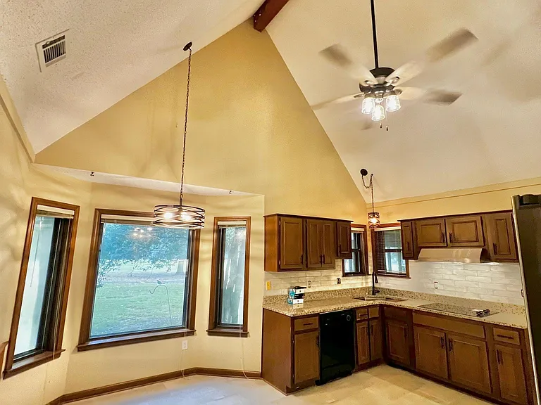 3168 Creekwood Ln — Photo 4
