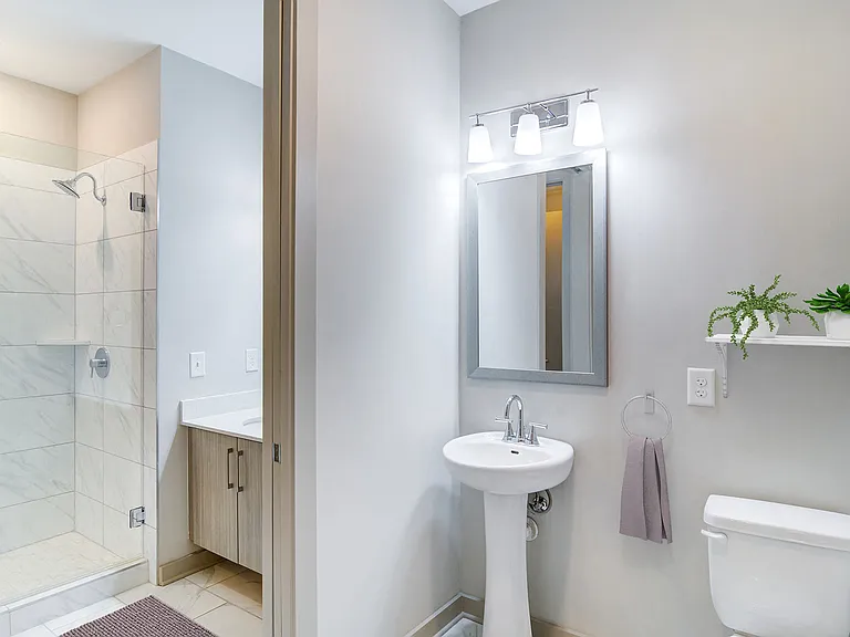 Venue Brookwood Apartments — Photo 11