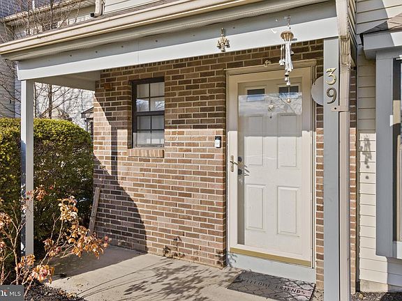 4th image of 39 Banbury Ct