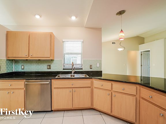 5th image of 1825 NW 32nd Pl