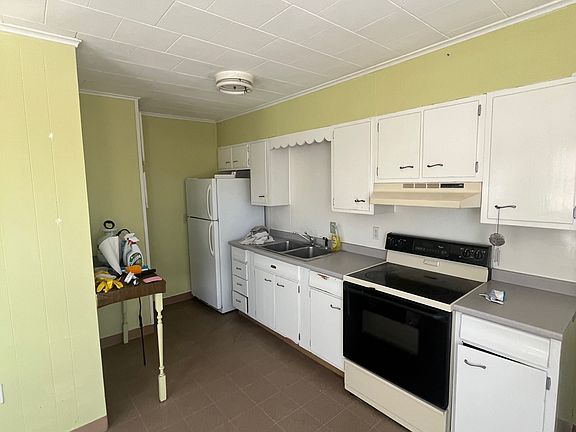 2nd image of 527 Station Rd #8