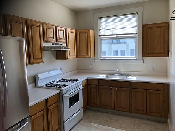 3rd image of 3456 Cesar Chavez St #6