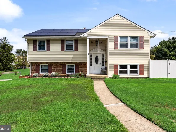 2 Florence Ave, Marlton, NJ 08053