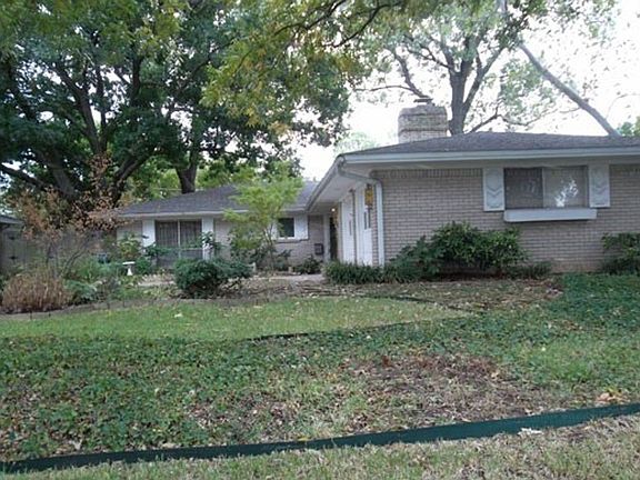 3rd image of 104 W Lavender Ln