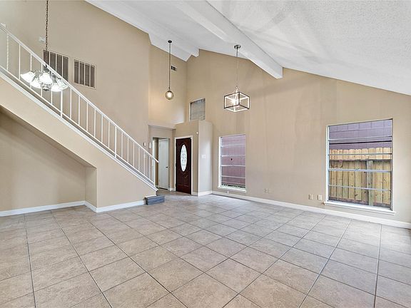 3rd image of 6211 Newbury Dr