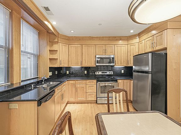 5th image of 34 Harrison Ave #B