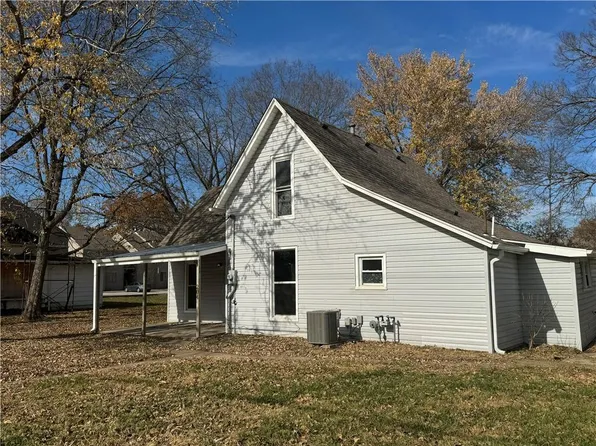 204 W Meadow St, Smithville, MO 64089