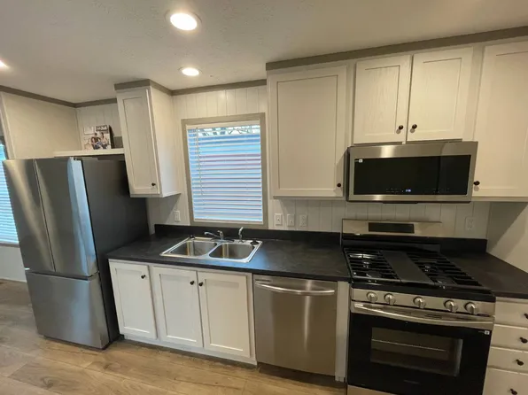 301 N East St #20, Winamac, IN 46996