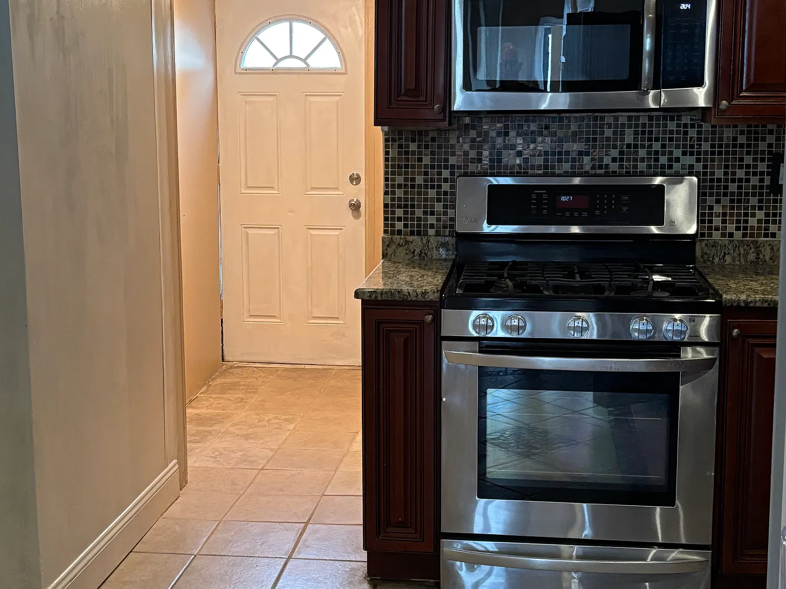 3 bed, 1300 sqft, $2,000 — Photo 4