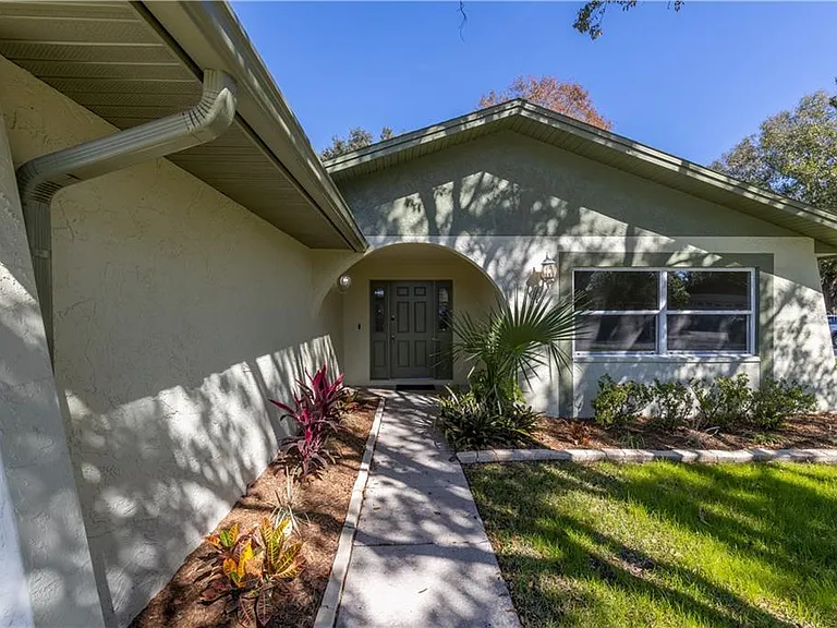 4711 Ridge Point Dr — Photo 2