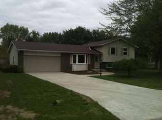 27407 Bittersweet Ln, Elkhart, IN 46514