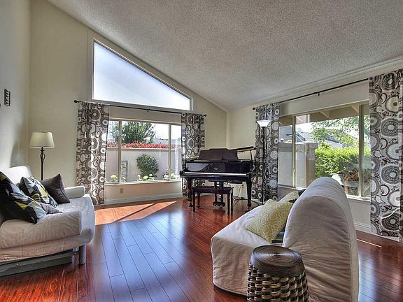 2nd image of 951 De Leon Ln