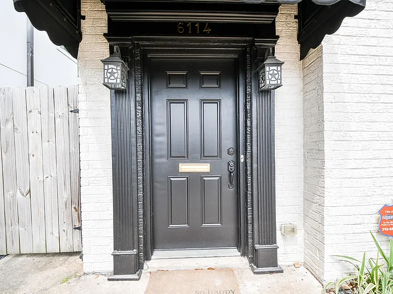 6114 Kirby Dr — Photo 2