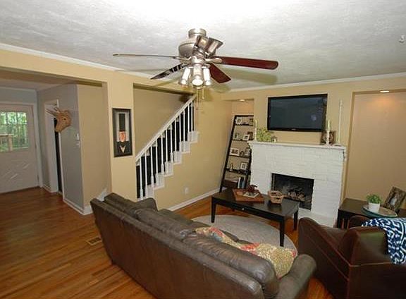 2nd image of 5009 W 72nd St