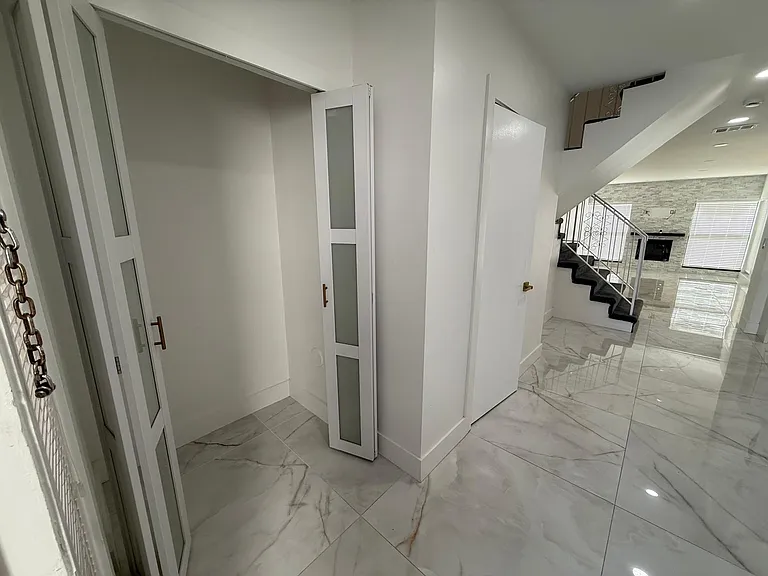 6744 Canary Palm Cir — Photo 10