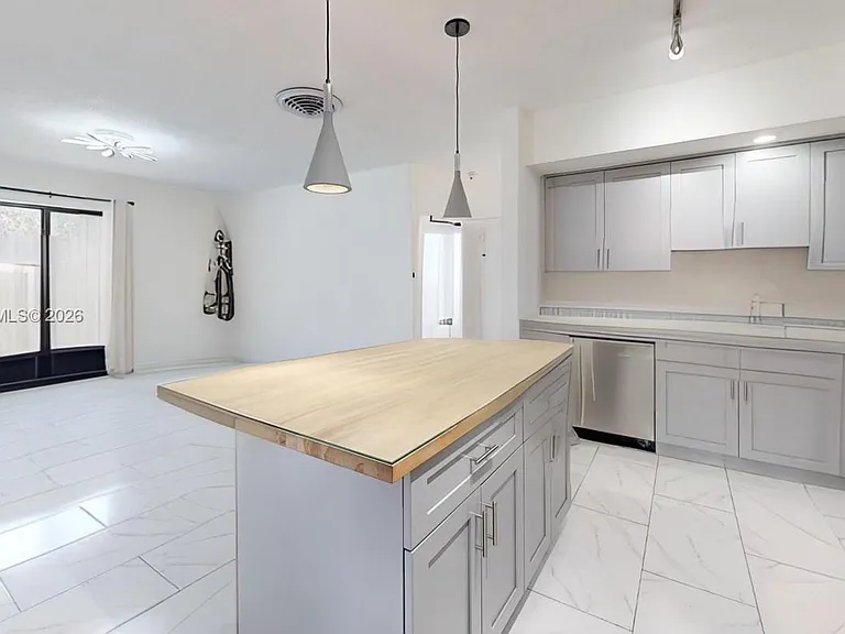 220 SW 8th Ave #2 — Photo 2