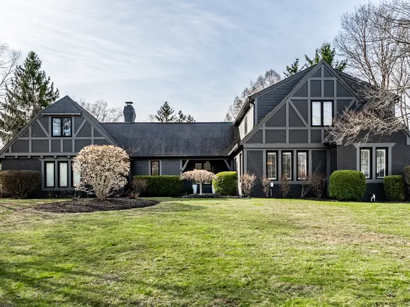 11329 Valley Meadow Dr, Zionsville, IN 46077