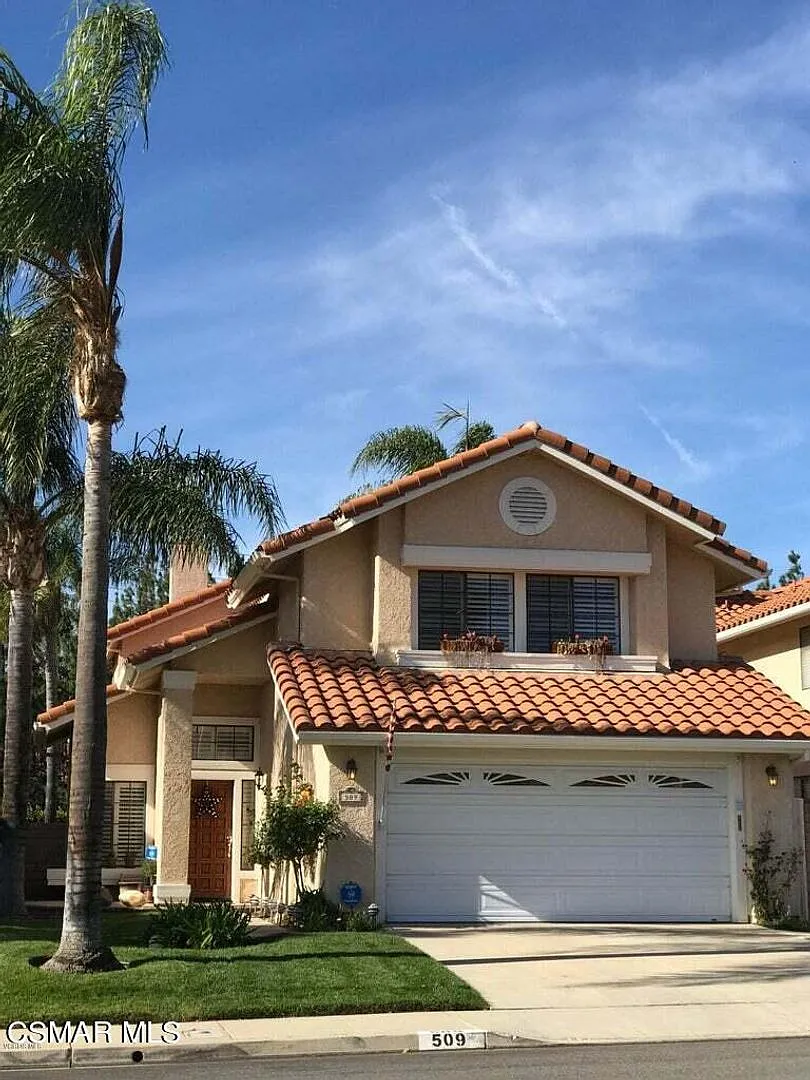 Must see this beautiful 3 bedroom + 3 bathroom home located in desirable Oak Park! — Photo 1