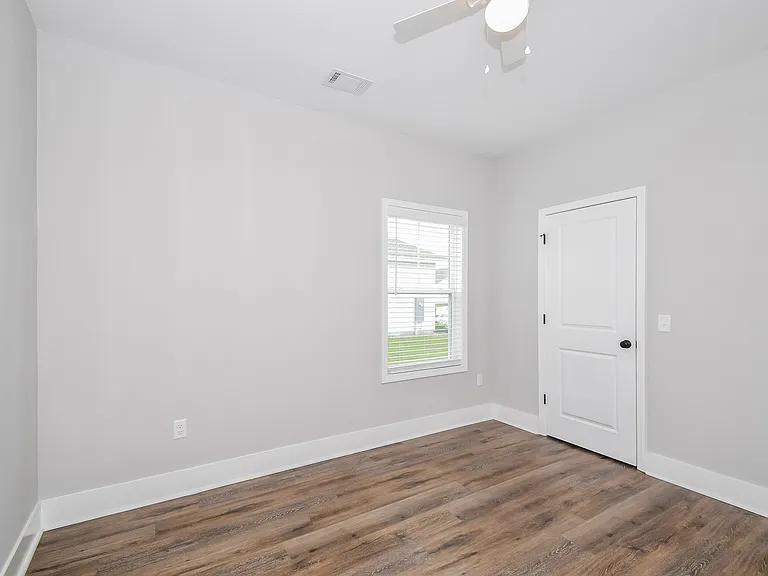 54 Laura Ct — Photo 11