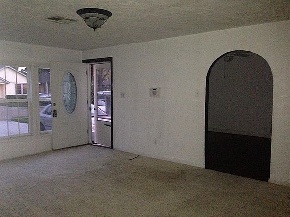 5th image of 206 7th Ave N