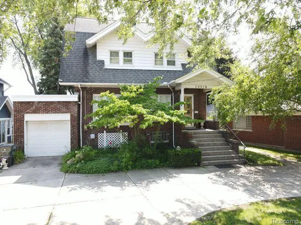 29918 Jefferson Ave, Saint Clair Shores, MI 48082