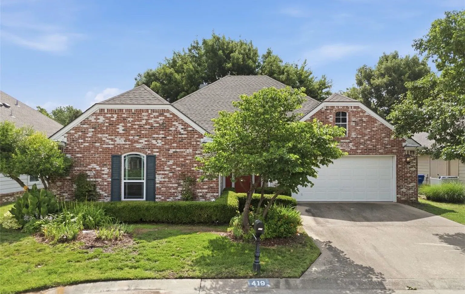 3 bed, 2331 sqft, $2,495 — Photo 2