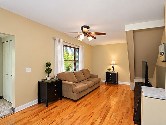 4th image of 251 Prairie St