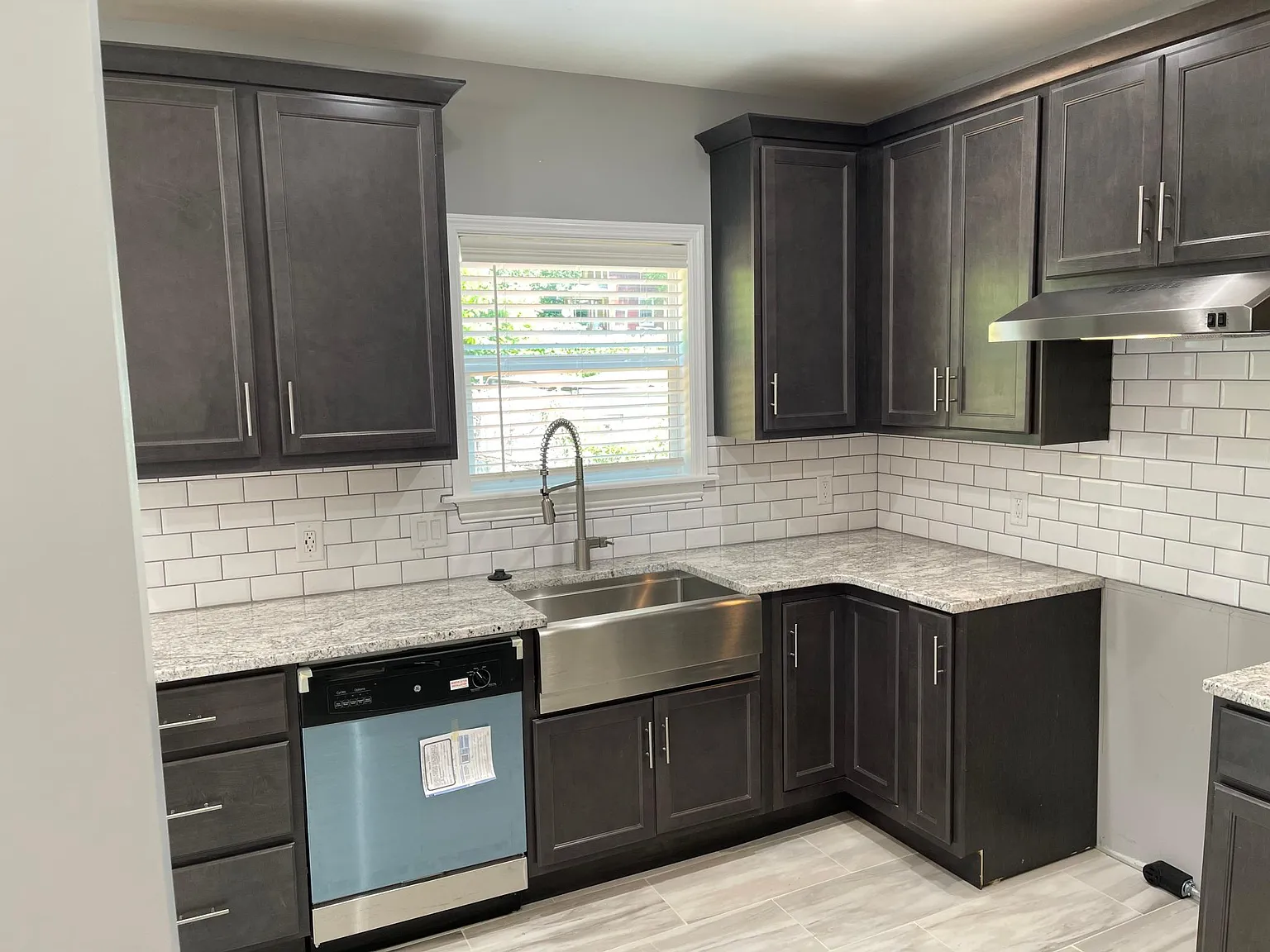 5 bed, 1869 sqft, $2,995 — Photo 3
