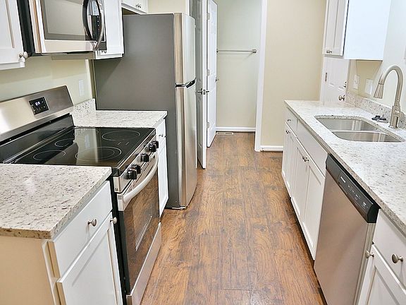 REMODELED Townhouse 1375