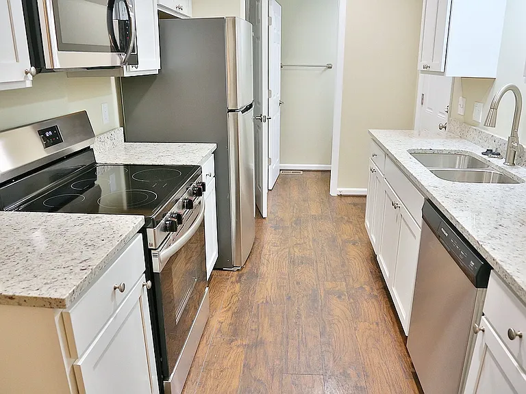 REMODELED Townhouse 1375
