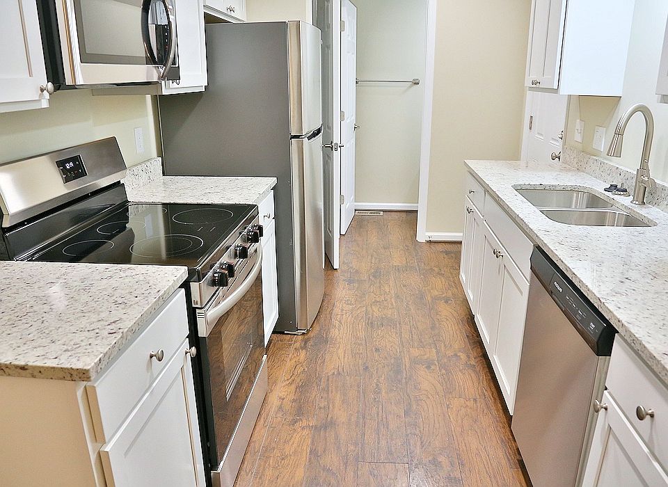 REMODELED Townhouse 1375