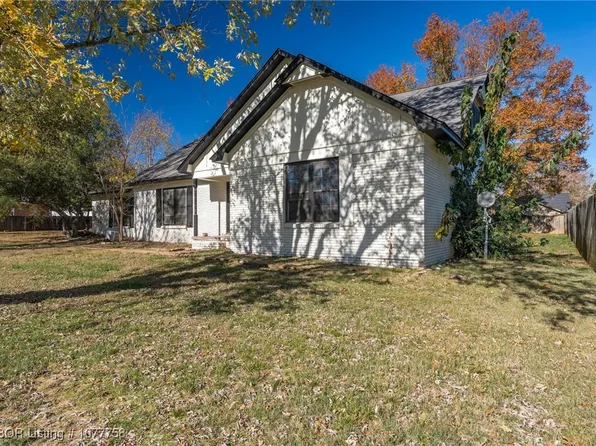 8901 Royal Ridge Dr, Fort Smith, AR 72903