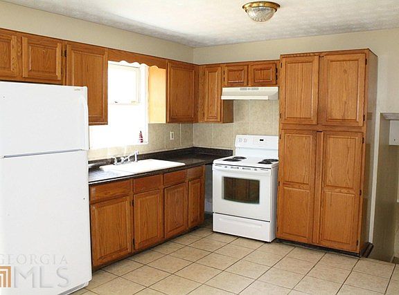 2nd image of 937 Curry Cir SE