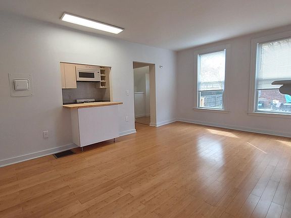 4b LR w/ kitchen pass thru. S windows