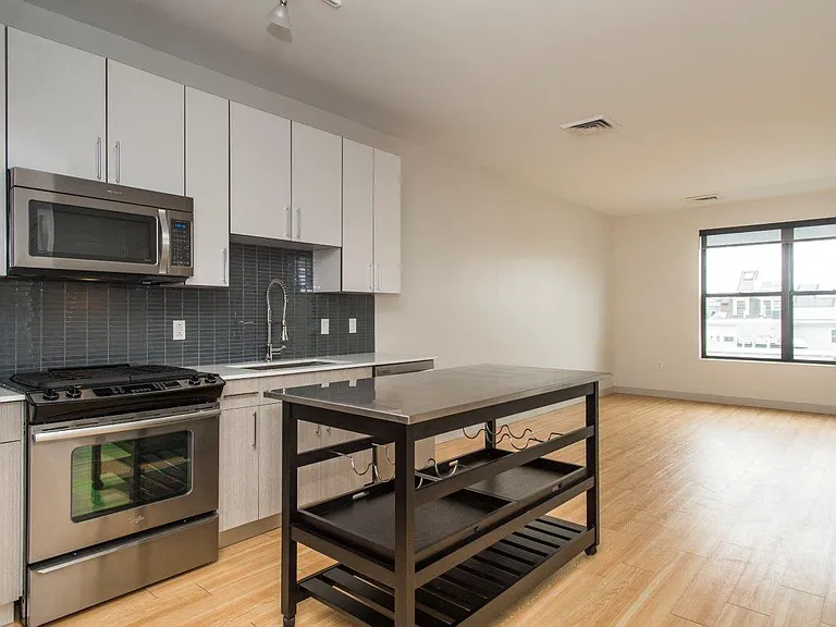 West Square Apartments — Photo 87