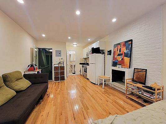 4th image of 309 E 37th St #X