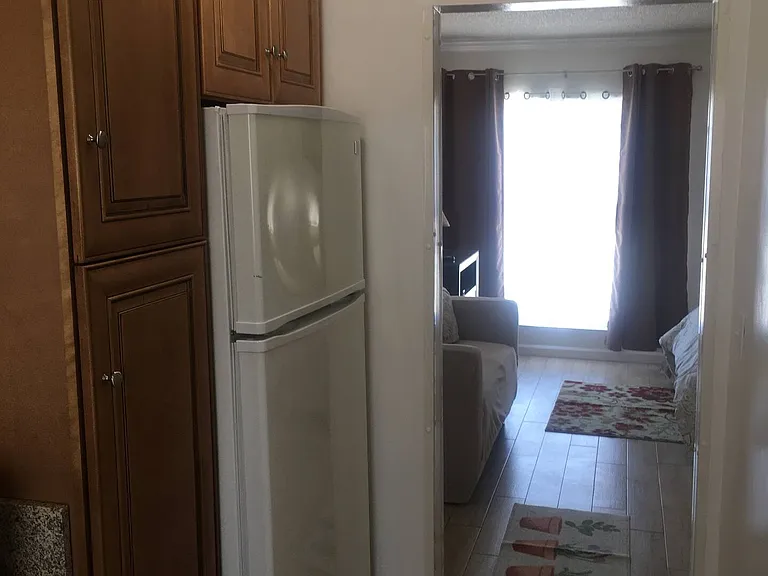 2313 Montrose Ave #6 — Photo 5