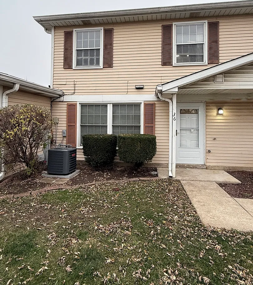 3 bed, 1.5 bath, 1034 sqft, $2,095 — Photo 1