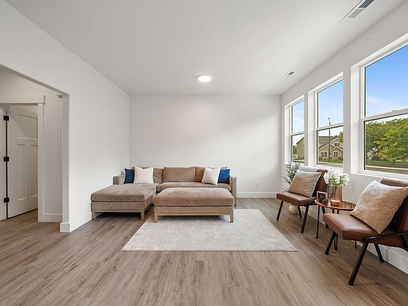 4th image of 741 S Harrison Dr #35
