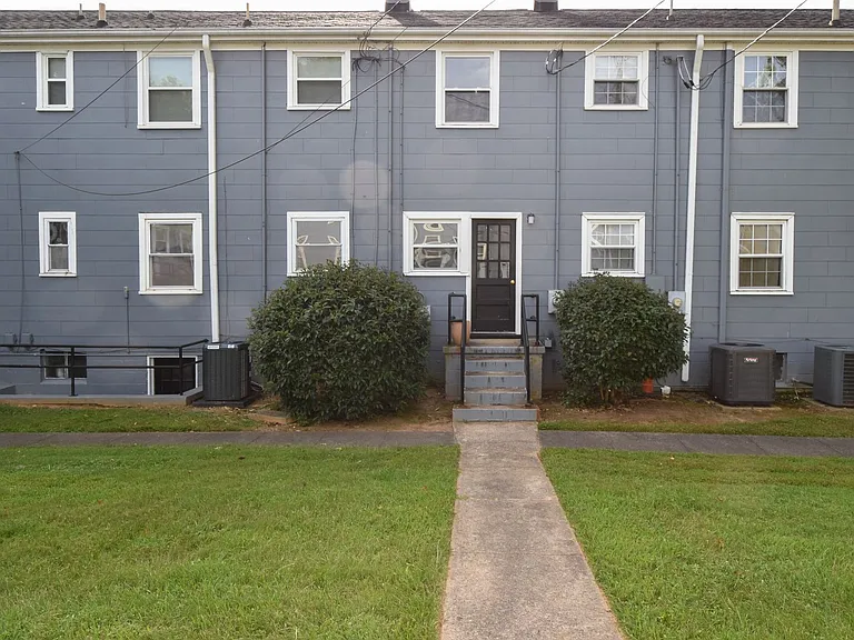 2500 Miller Park Cir #B — Photo 2