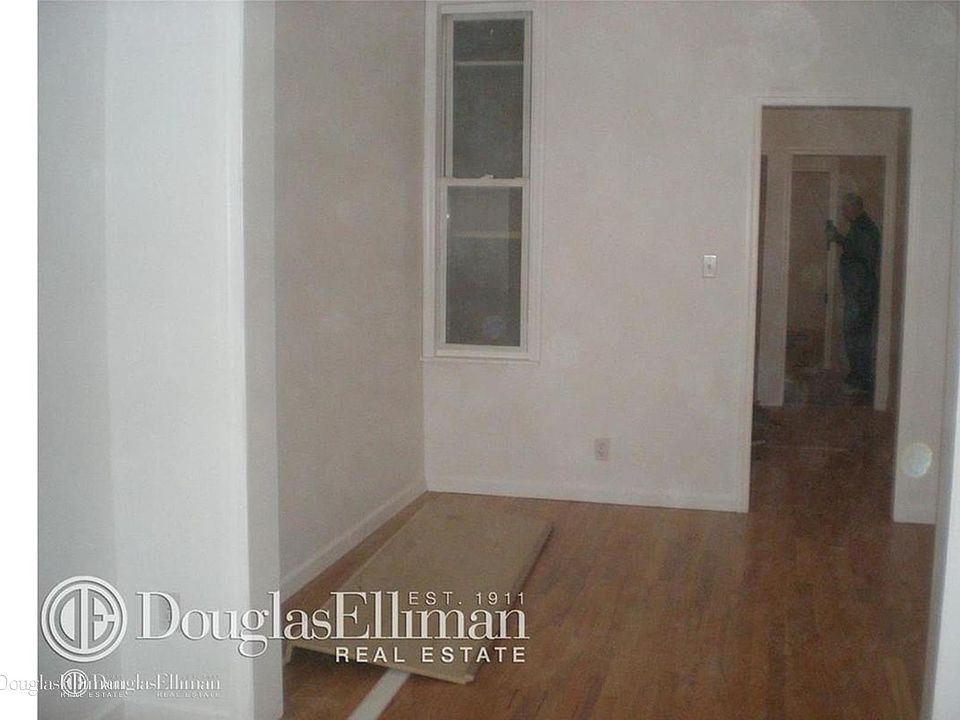 2nd image of 14 Clifford Pl APT 1R