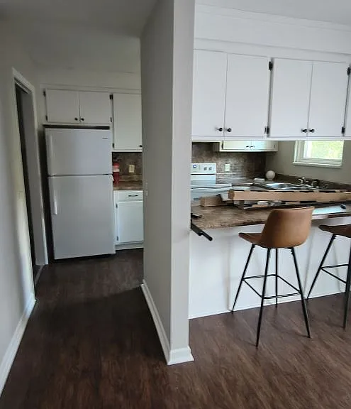 220 Charleston Ave — Photo 3