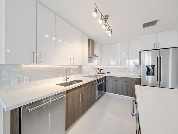 5th image of 236 Se 5th Avenue #305