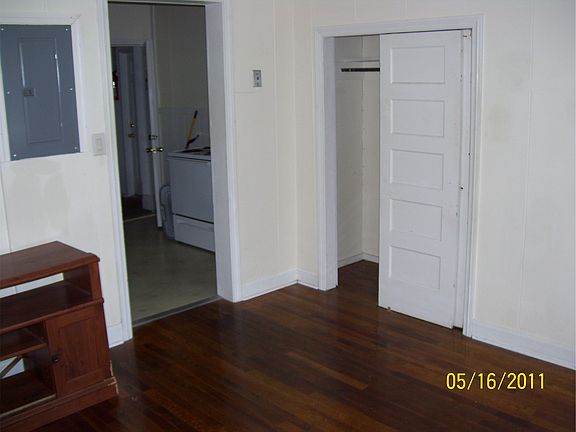5th image of 321 3rd St APT 3