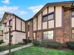 18W275 Buckingham Ln, Villa Park, IL