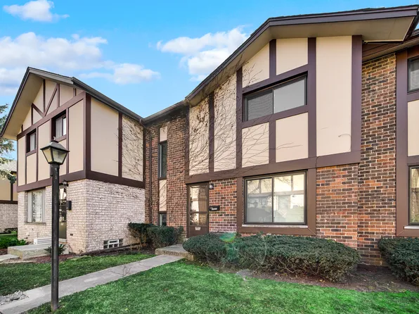 18W275 Buckingham Ln, Villa Park, IL 60181