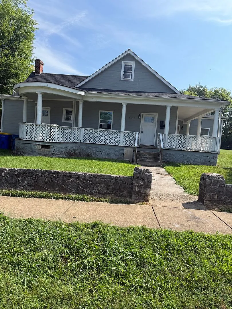 542 Woodford Avenue — Photo 2